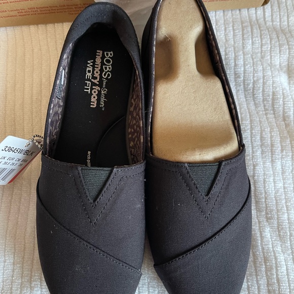 Bob’s Skechers slips on size 9W - Picture 3 of 11